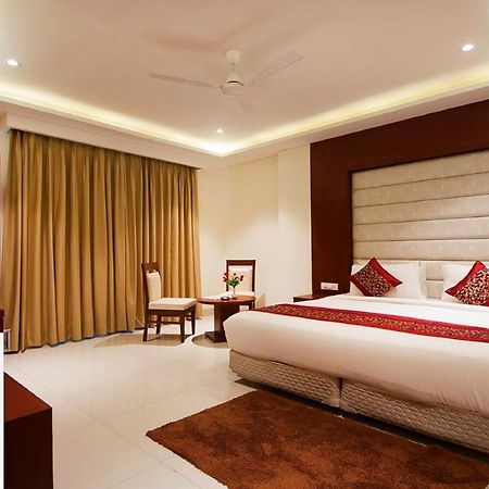 Hotel Z Suites- Delhi Igi Airport Yeni Delhi Dış mekan fotoğraf