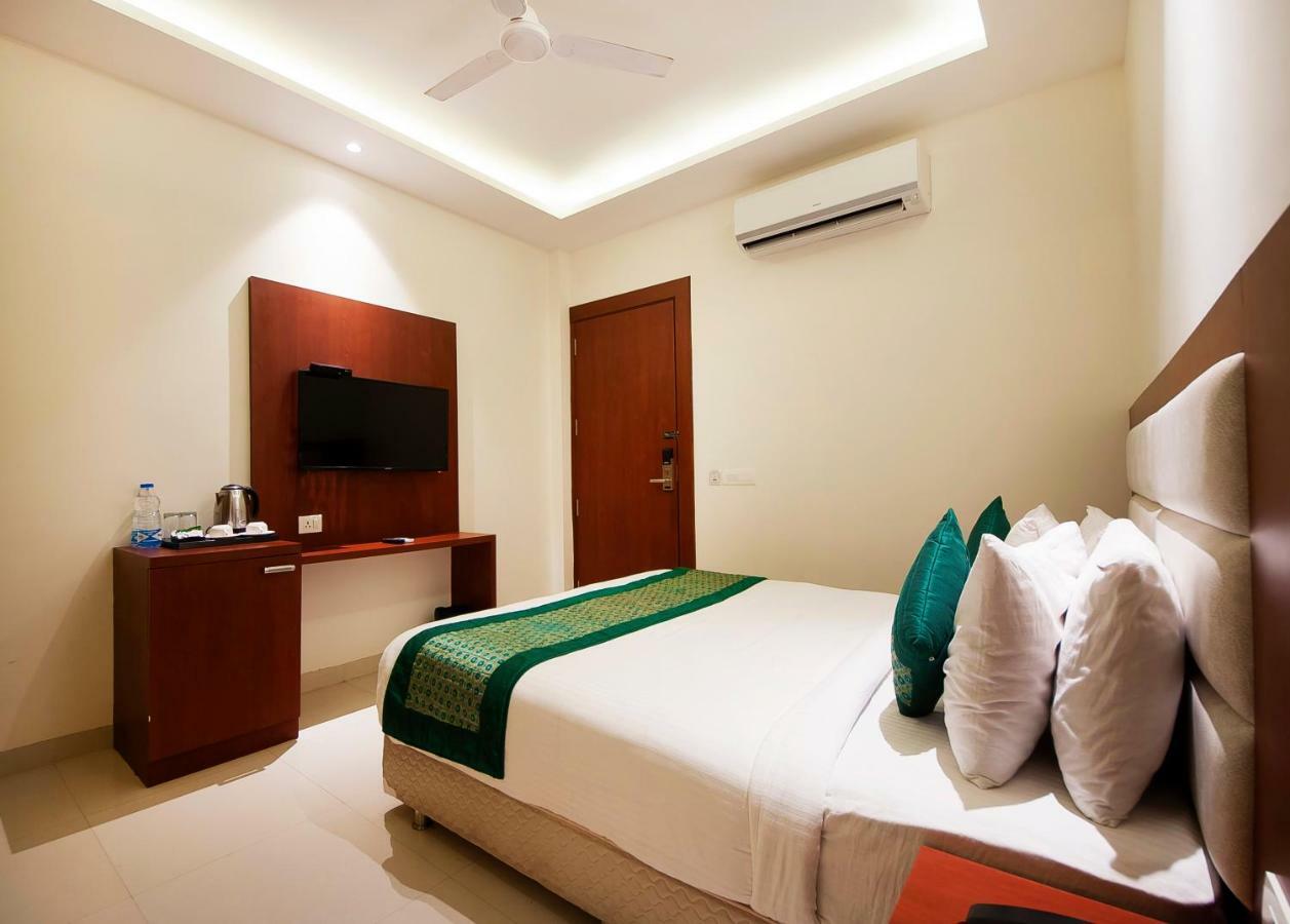 Hotel Z Suites- Delhi Igi Airport Yeni Delhi Dış mekan fotoğraf
