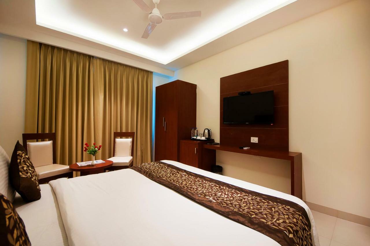 Hotel Z Suites- Delhi Igi Airport Yeni Delhi Dış mekan fotoğraf