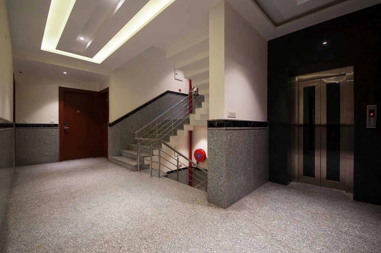 Hotel Z Suites- Delhi Igi Airport Yeni Delhi Dış mekan fotoğraf