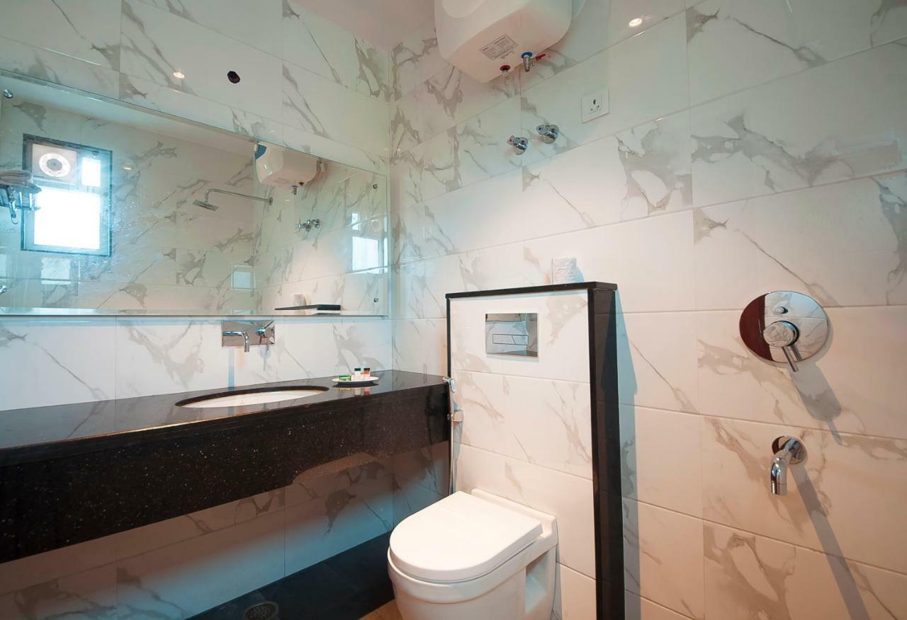 Hotel Z Suites- Delhi Igi Airport Yeni Delhi Dış mekan fotoğraf