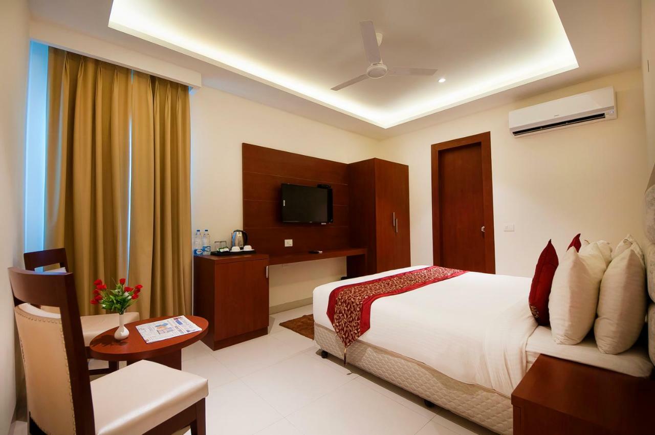 Hotel Z Suites- Delhi Igi Airport Yeni Delhi Dış mekan fotoğraf