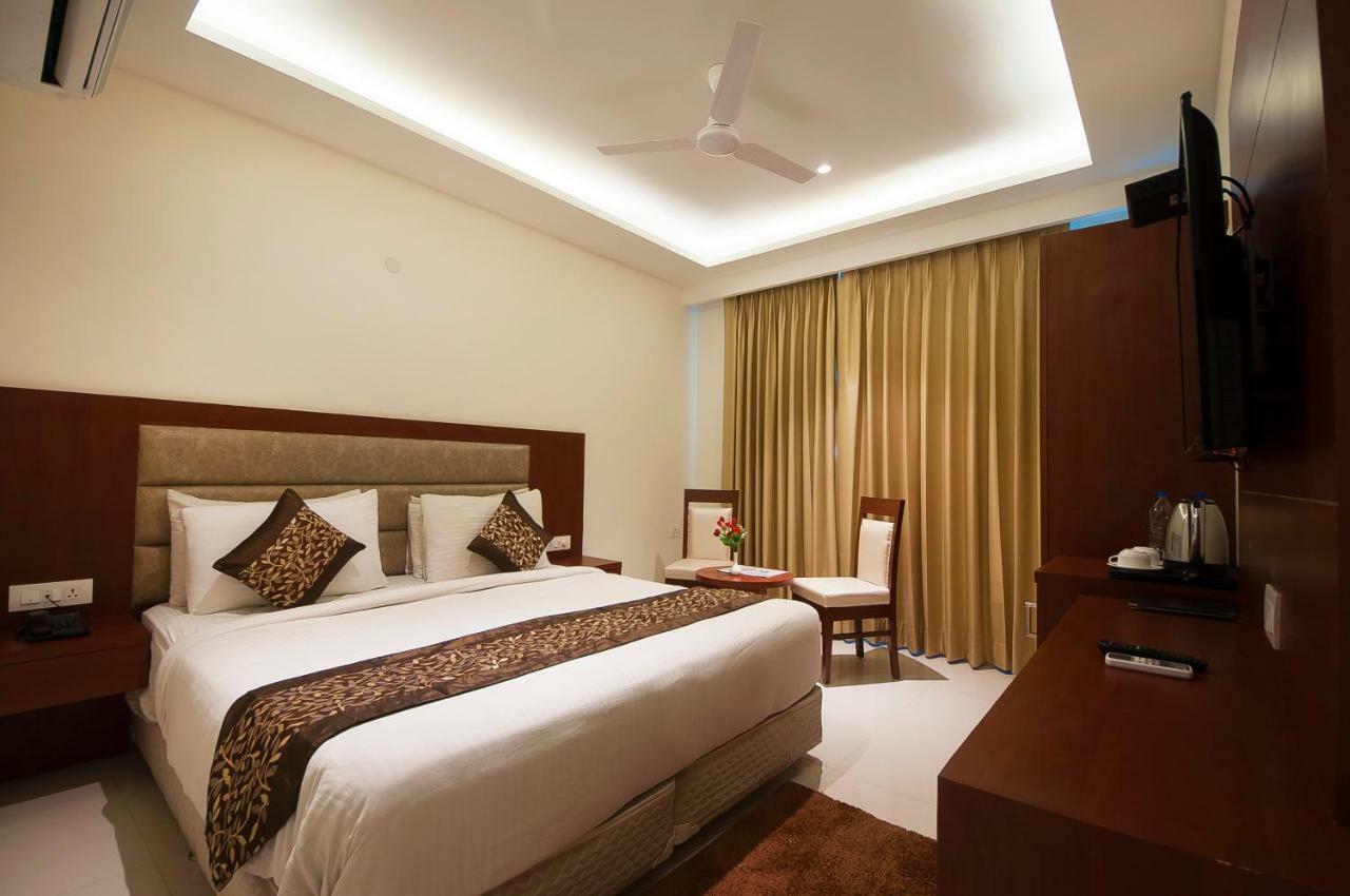 Hotel Z Suites- Delhi Igi Airport Yeni Delhi Dış mekan fotoğraf