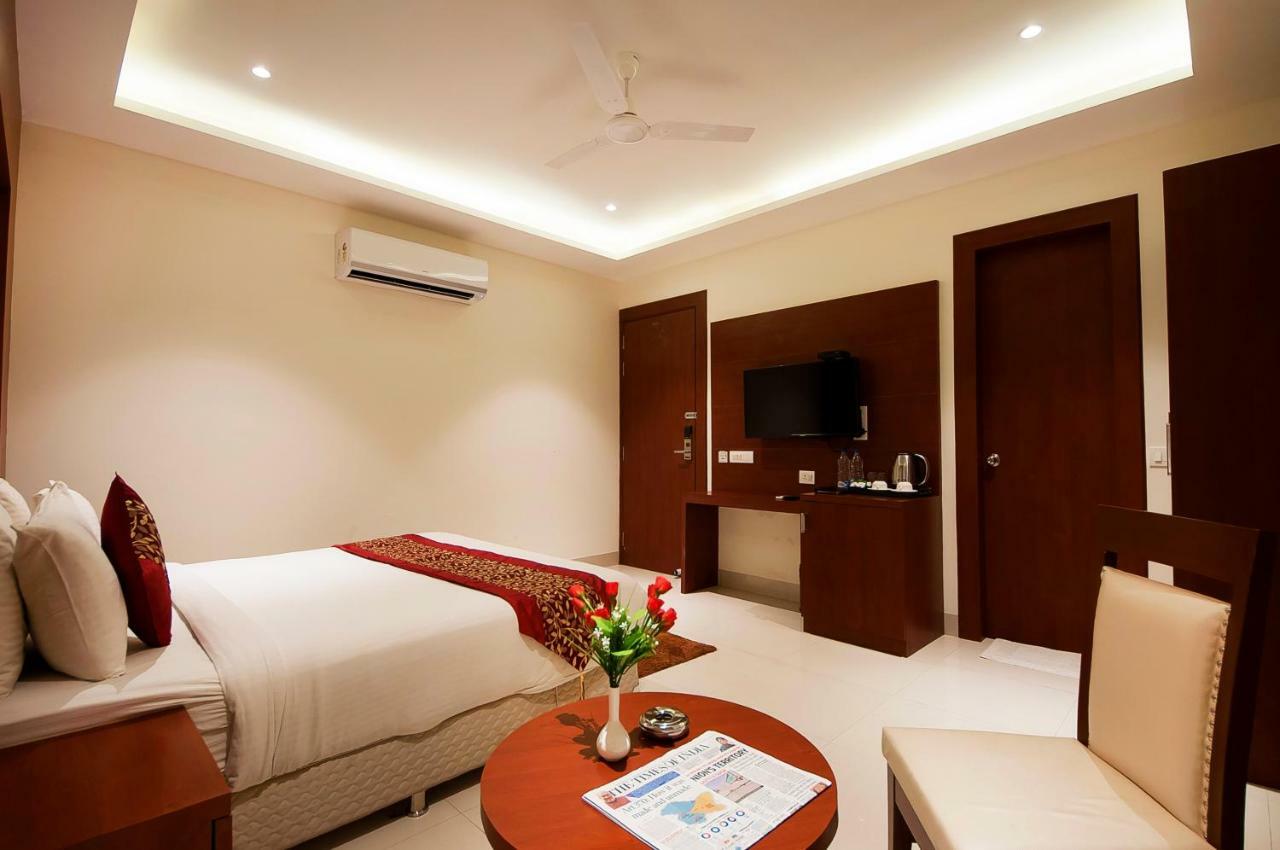 Hotel Z Suites- Delhi Igi Airport Yeni Delhi Dış mekan fotoğraf