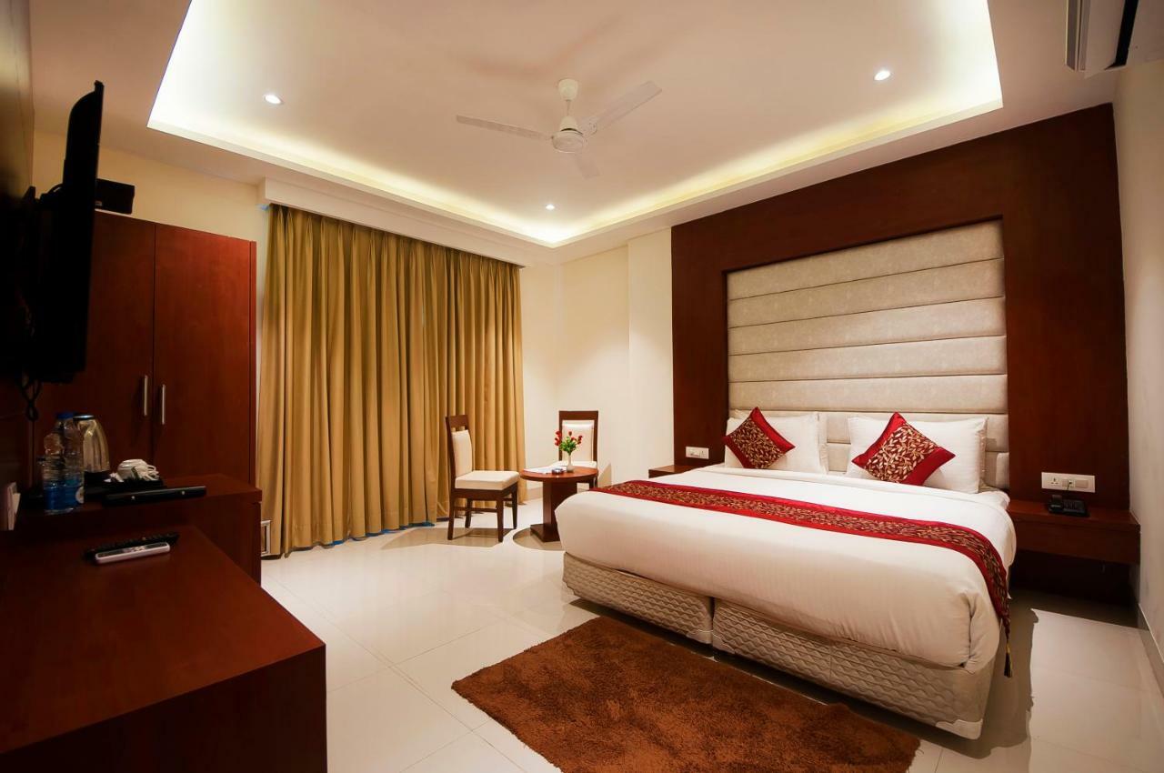 Hotel Z Suites- Delhi Igi Airport Yeni Delhi Dış mekan fotoğraf