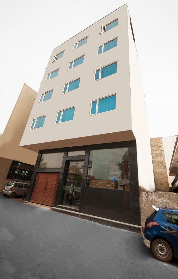 Hotel Z Suites- Delhi Igi Airport Yeni Delhi Dış mekan fotoğraf